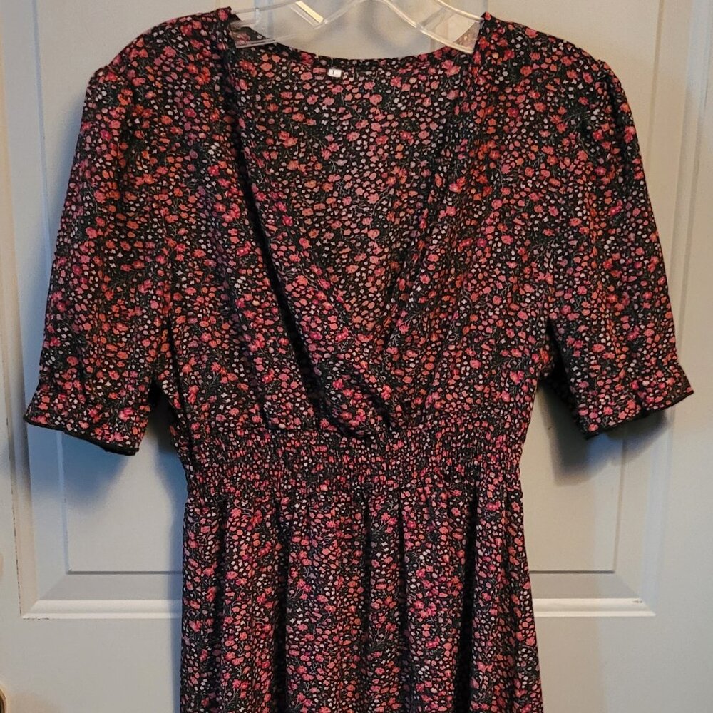 Pretty Red Floral Print on Black Background Pullover Dress Misses Size Large